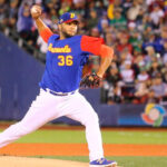 Antonio Senzatela sube sus acciones en Colorado