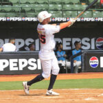 Romer Cuadrado demuestra que será muy útil a Caribes