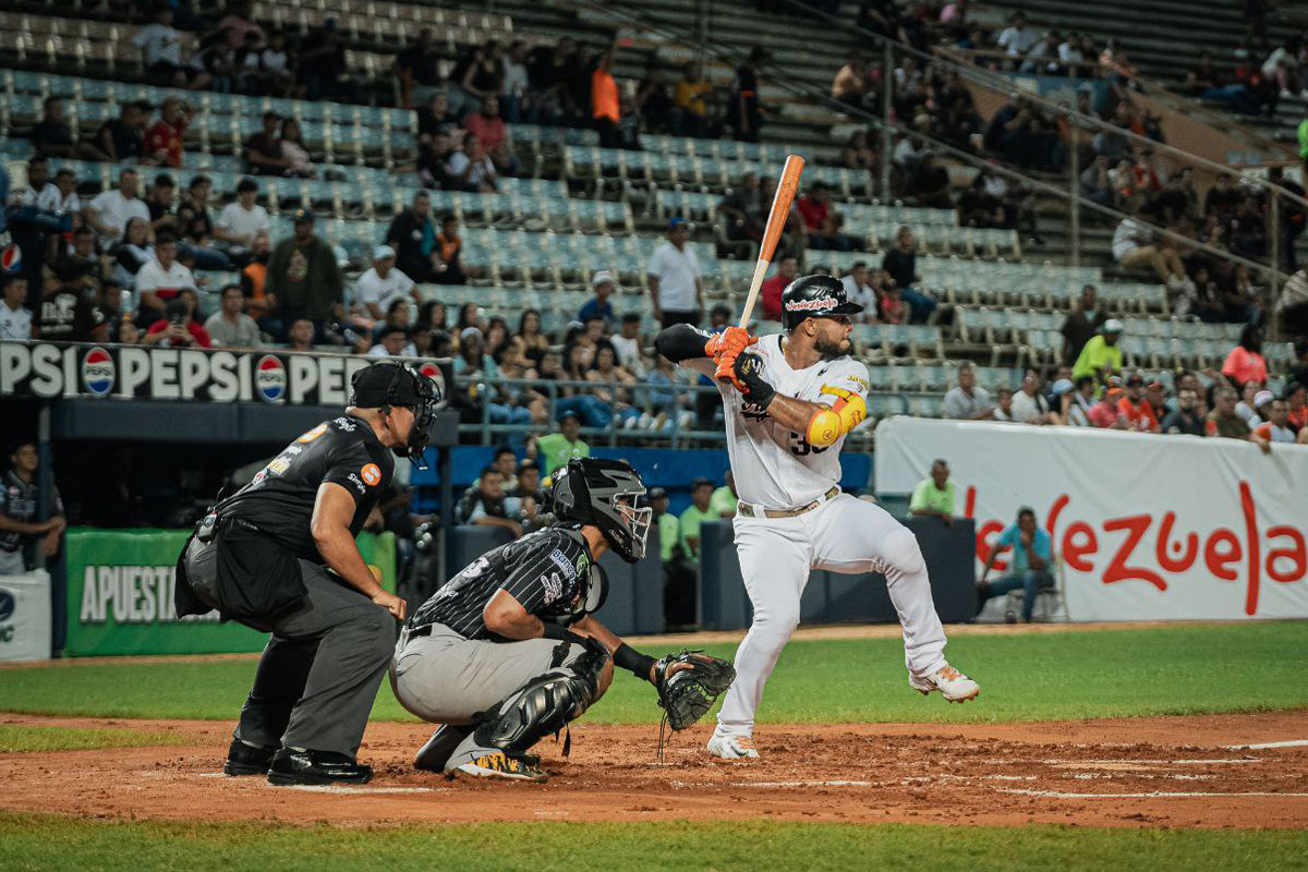 Águilas bajó a Leones al último lugar de la tabla