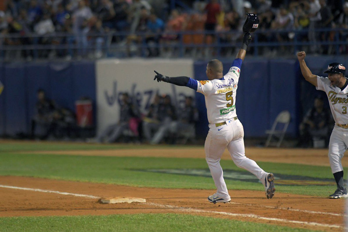 Aragua dejó en el terreno a Leones con hit de Eduardo Escobar