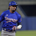 Águilas sonó 21 hits para vencer a Caribes y ganar sexto en fila