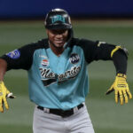 Magallanes volvió al triunfo en Valencia con otra noche para el recuerdo de Renato Núñez