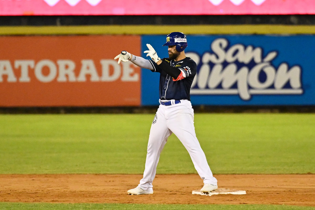 Magallanes volvió al triunfo en Valencia con otra noche para el recuerdo de Renato Núñez