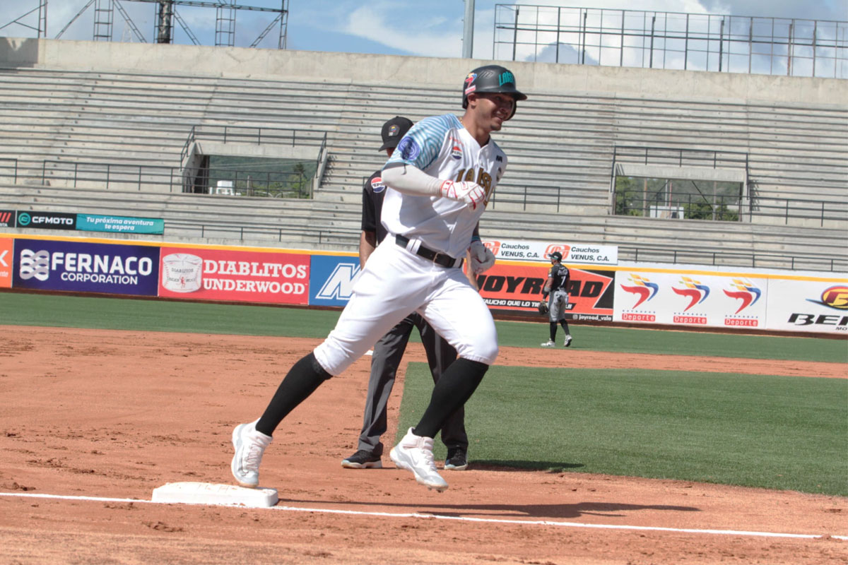 Bravos blanqueó y barrió a Leones para su quinto triunfo en fila