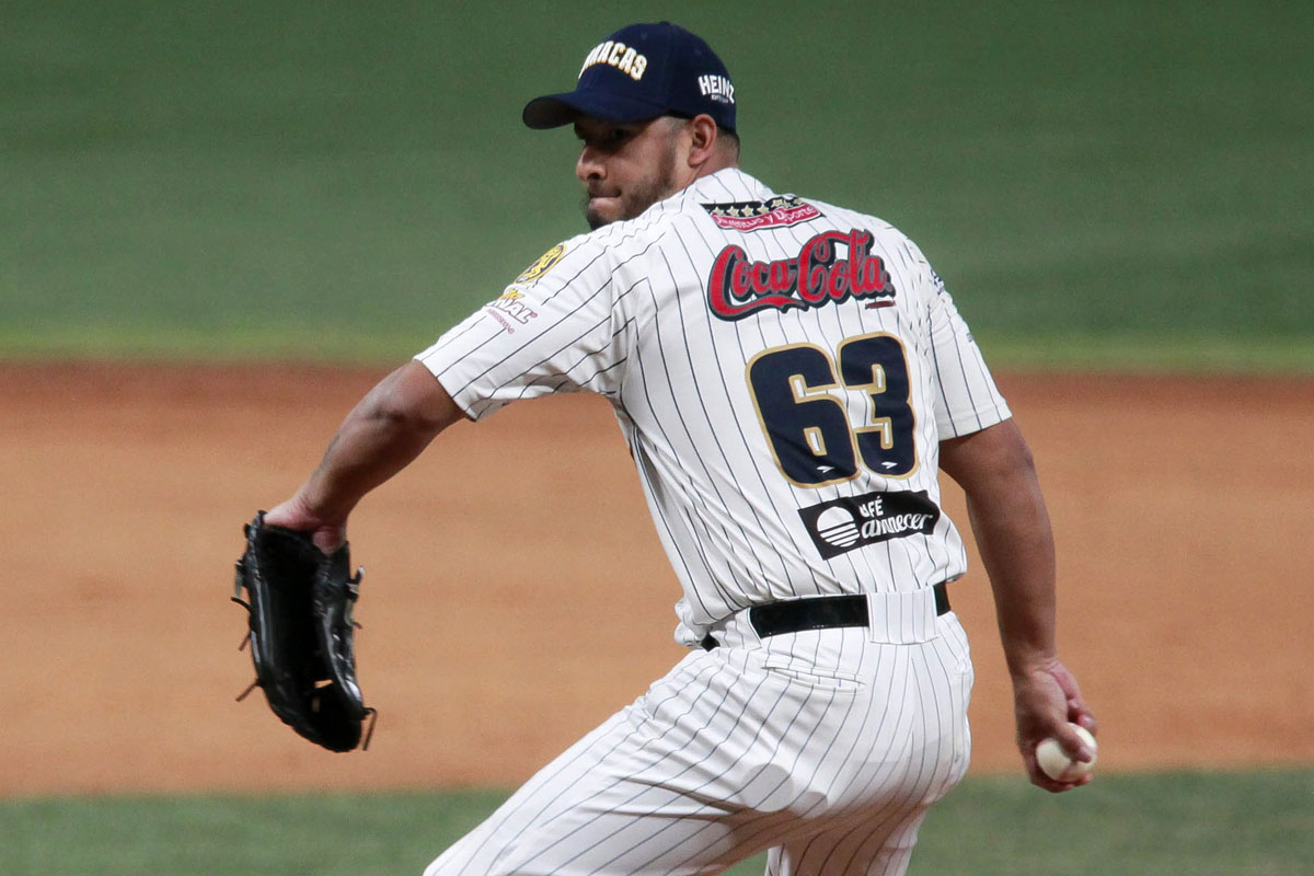 Águilas adquirió a Wilfredo Boscán de Leones por Alvin Herrera