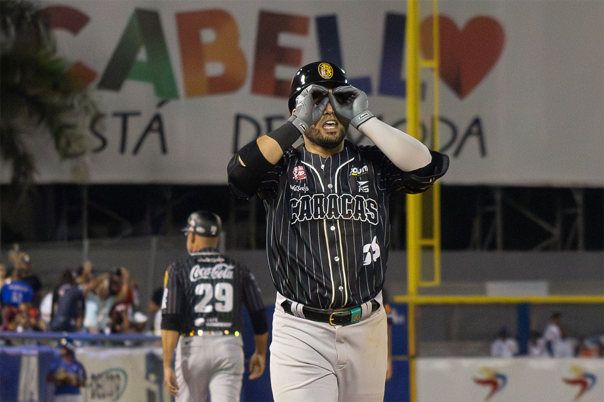 Eugenio Suárez debutó y le dio el triunfo a Leones sobre Magallanes