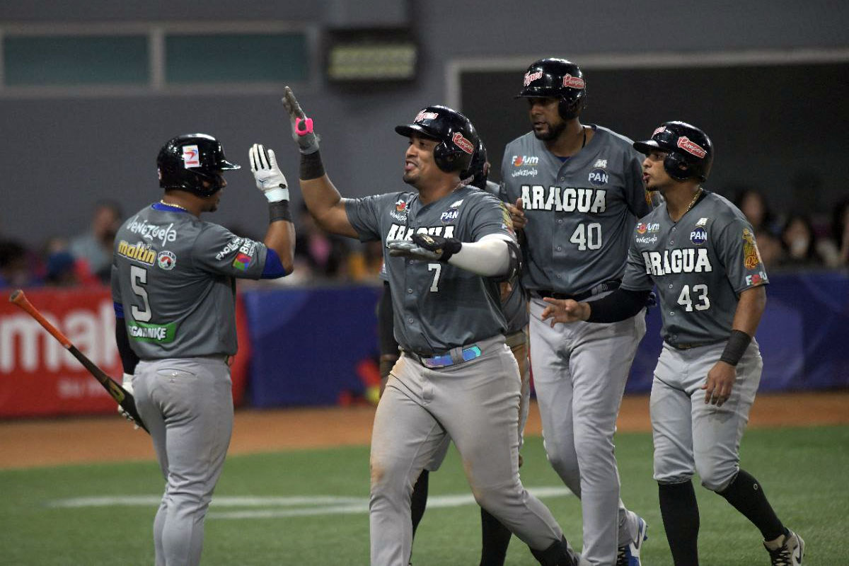 Tigres soltó ataque de 16 hits y aporreó a Tiburones