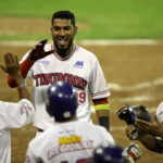 Pelotazo a Edgar Durán metió a Bravos en la pelea