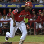 Tigres blanqueó a Tiburones en Maracay con un Santana en plan estelar