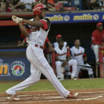 Leones adquirió de Águilas a Liván Soto por los lanzadores Emilio Márquez y Aliángel López