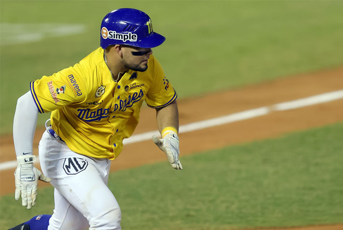 Eliézer Alfonzo no sólo aporta en el terreno de juego a la causa del Magallanes, sino puertas adentro