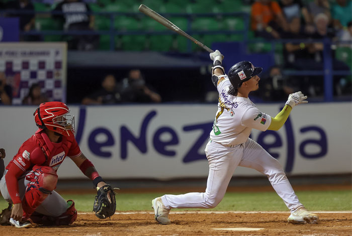 Javier D’Orazio conectó su primer cuadrangular de la postemporada contra Cardenales de Lara