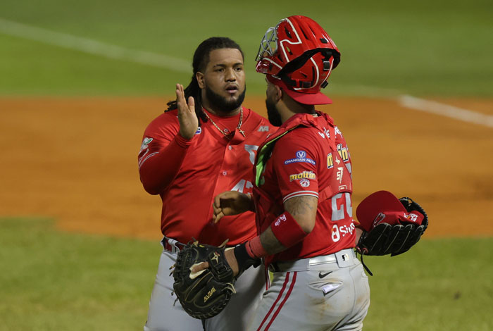 Arnaldo Hernández se entendió muy bien con Omar Narváez y Alí Sánchez desde el principio