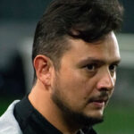 Albert Suárez trabaja para continuar como abridor en Baltimore