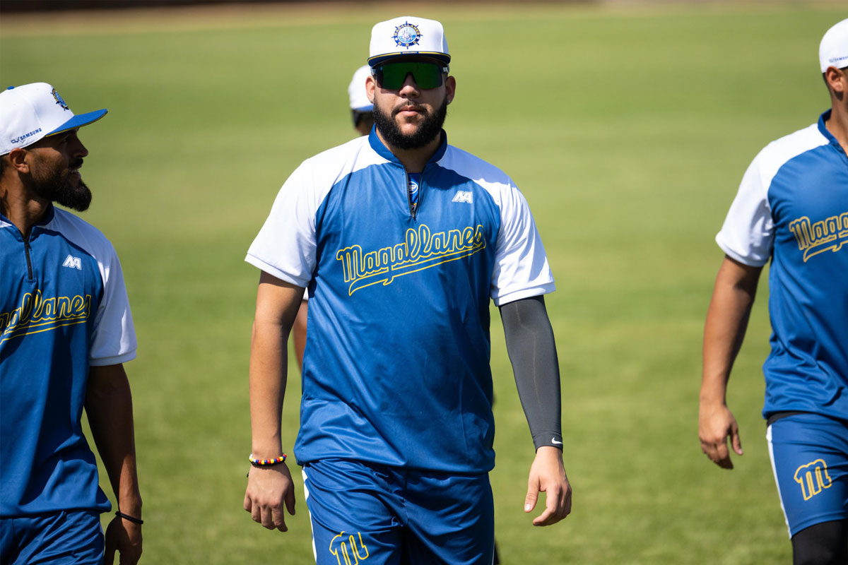 Enmanuel De Jesús descansa, con Magallanes bajo la almohada