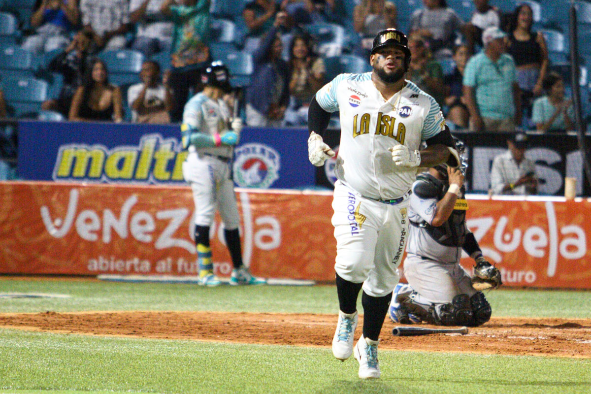 Bravos barrió a Tiburones en exitosa vuelta a la isla