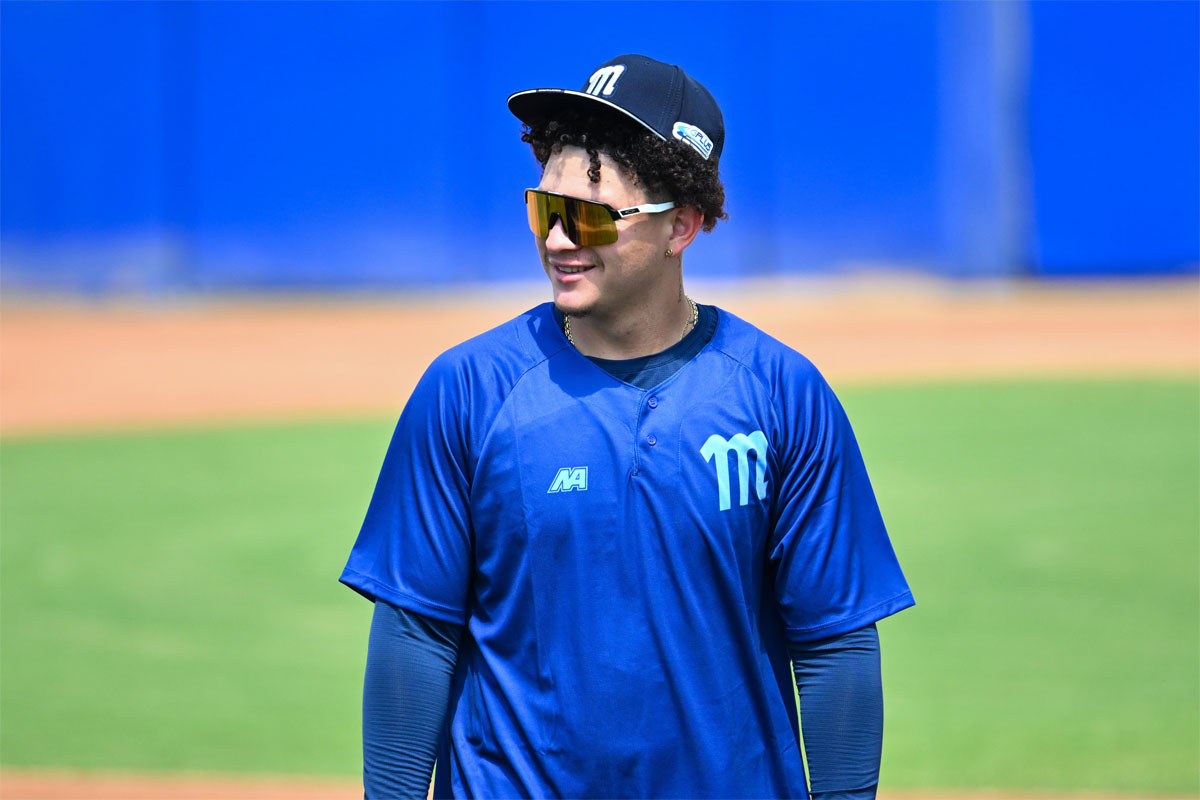 Luis Suisbel, entre consejos, ajustes y búsqueda de jonrones