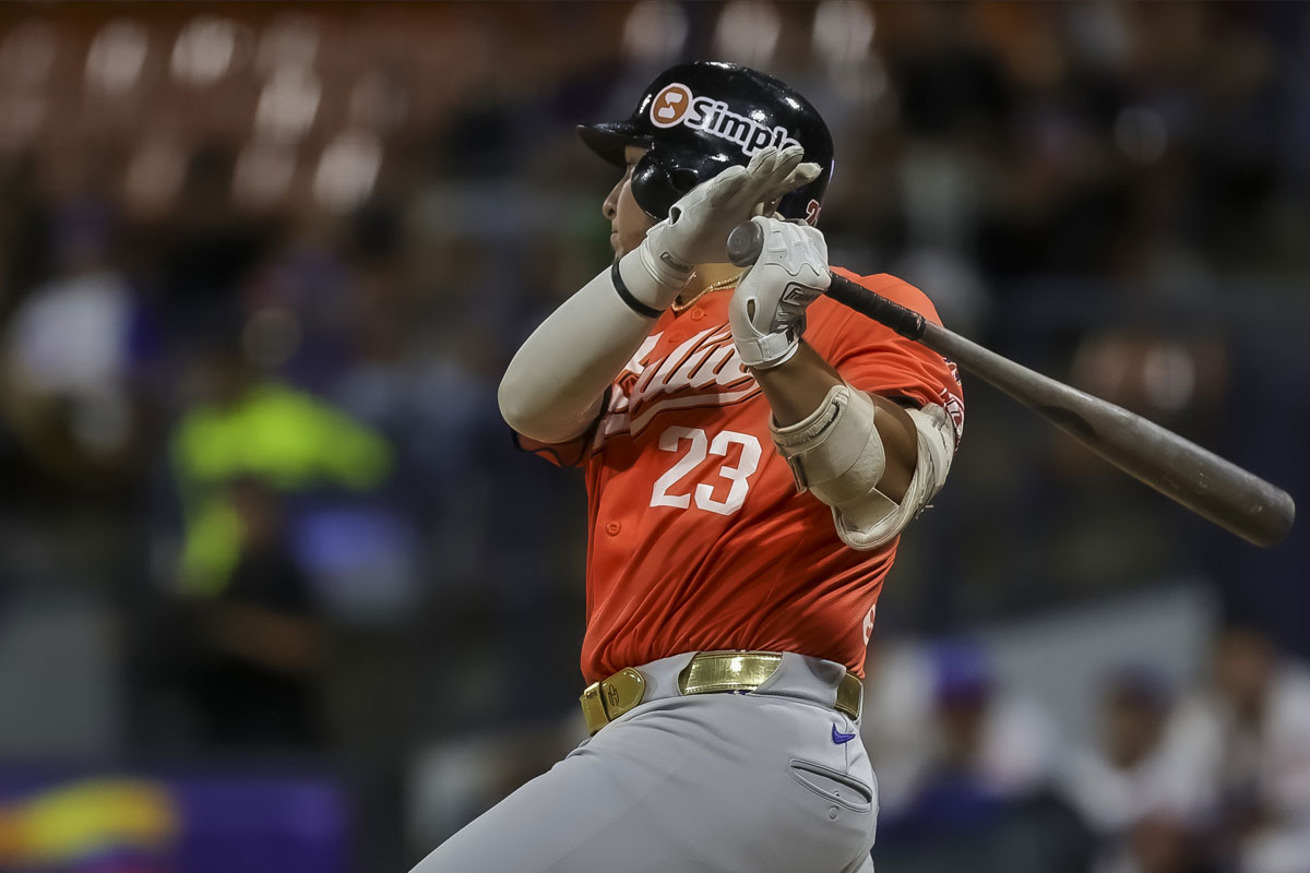 Águilas aprovechó los errores de Tiburones para ganar en el Universitario