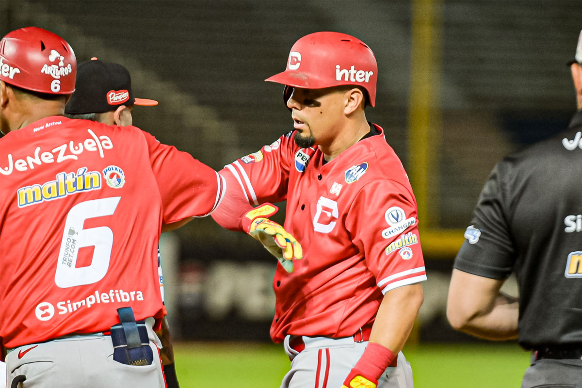 Cardenales cortó racha adversa y frenó la triunfal de Águilas