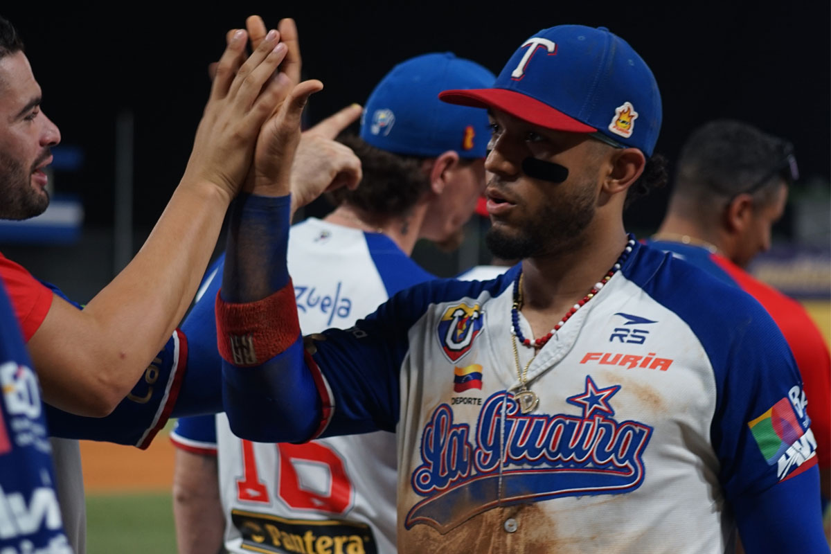 Tiburones apaleó a Bravos para cerrar la semana con paso ganador