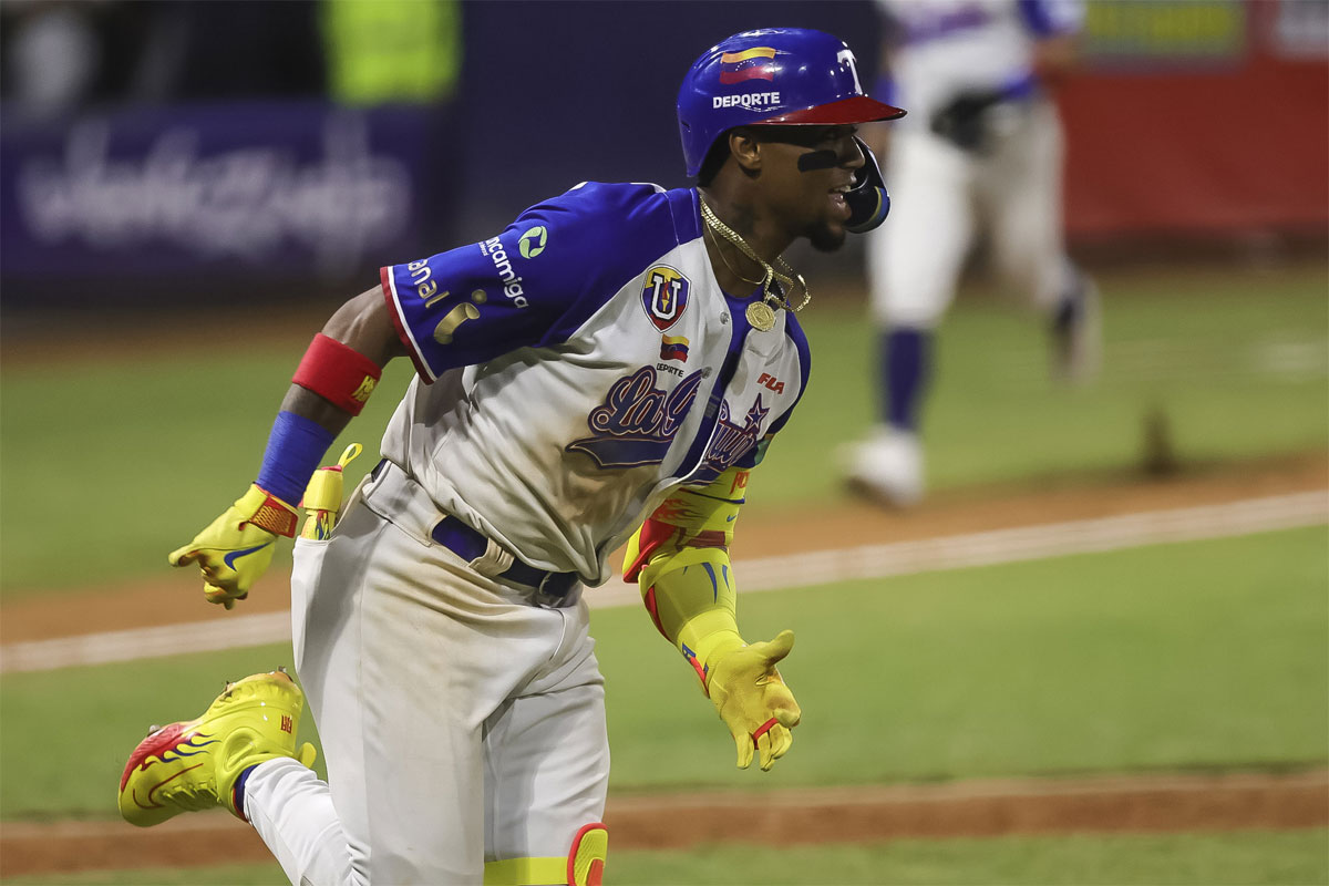 Ronald Acuña Jr. extendió la racha ganadora de Tiburones y envió al sótano a Leones