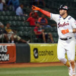 Águilas dejó en el terreno a Tiburones con batazos de Martínez y Chourio