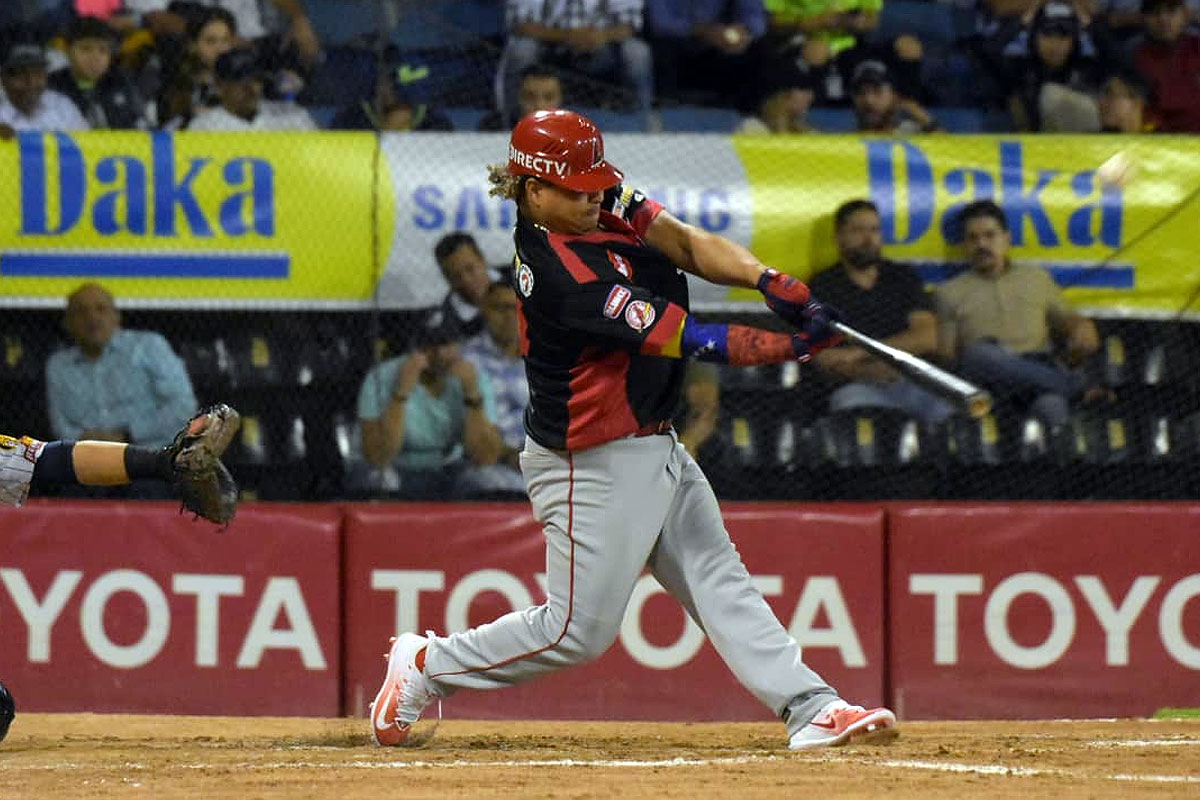 Cardenales firmó a Willians Astudillo