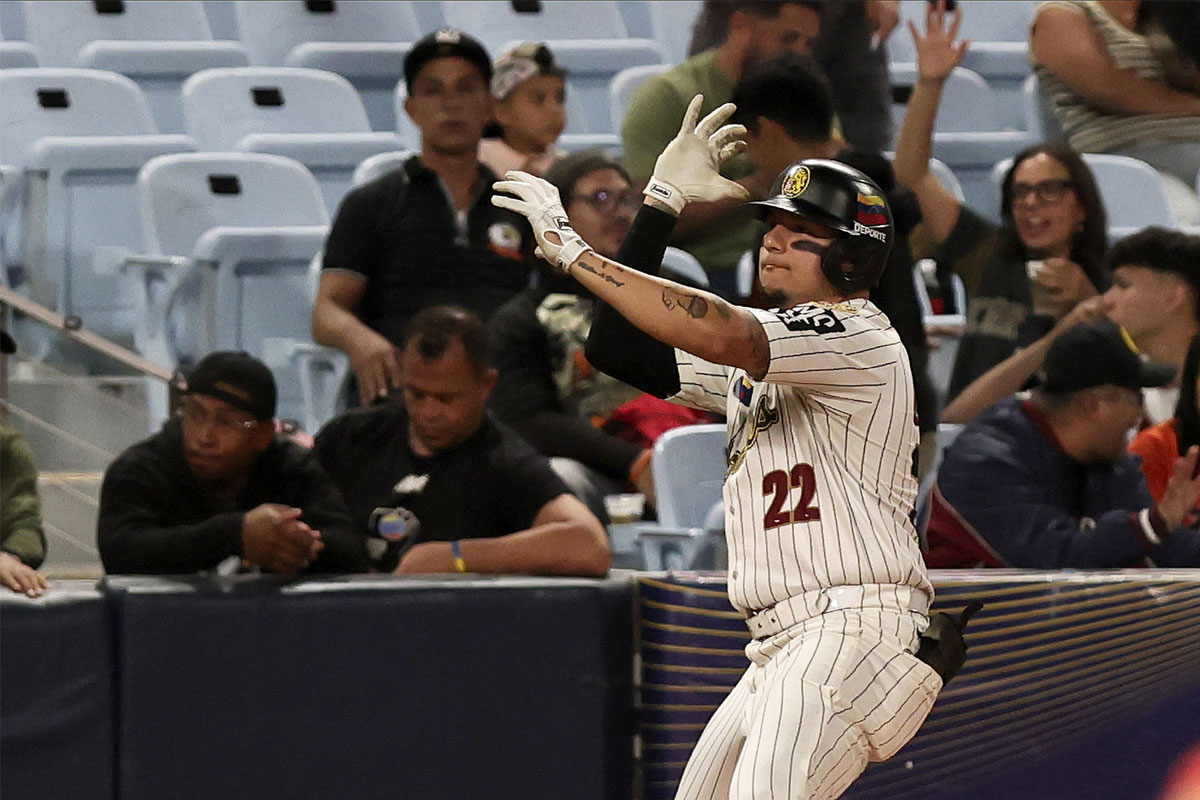 Yonathan Daza tuvo otra gran noche y los Leones extendieron su racha