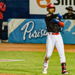 Magallanes remontó y volvió a dejar en el terreno a Leones con jonrón de Luis Sardiñas