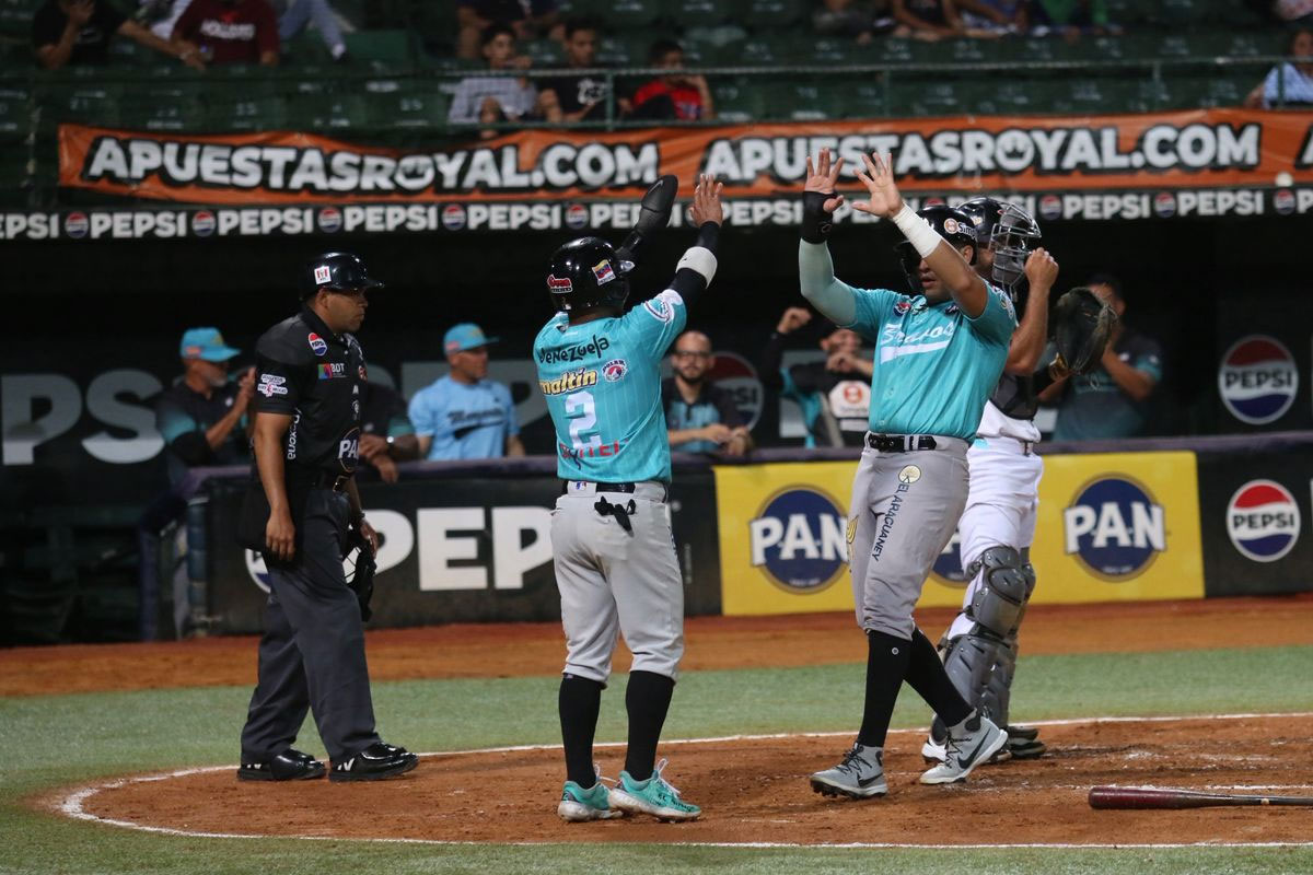 Grand slam de Ramón Flores coronó espectacular remontada de Bravos