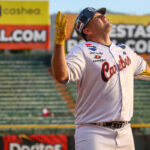 Magallanes remontó contra Tiburones y cerró semana perfecta