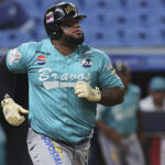 Magallanes blanqueó y barrió a Águilas para extender racha de triunfos