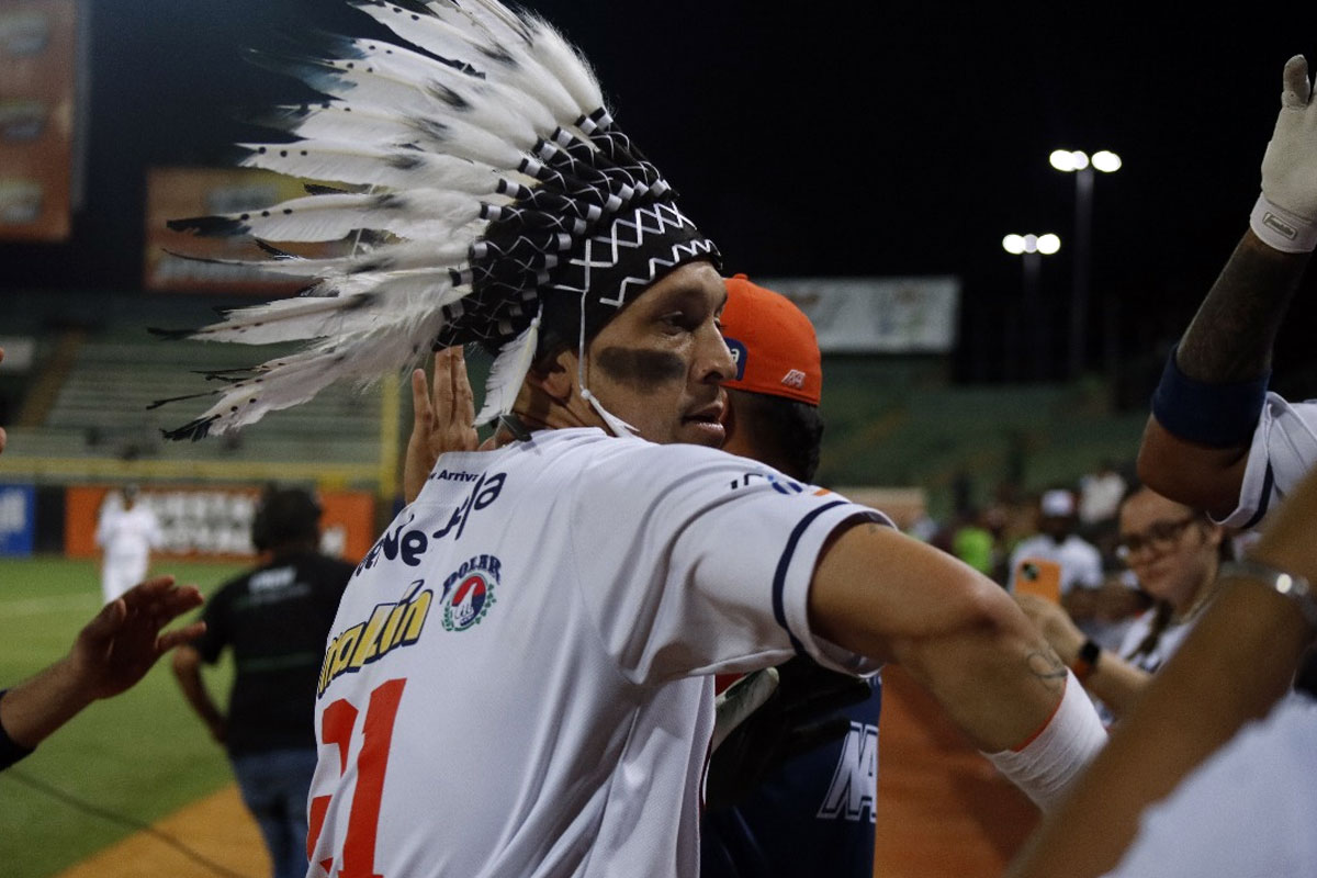 Caribes con nueva paliza prolongó yugo sobre Tiburones