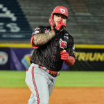 Magallanes remontó contra Tiburones y cerró semana perfecta