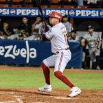 Bravos derrotó a Águilas para empatar el primer lugar de la clasificación