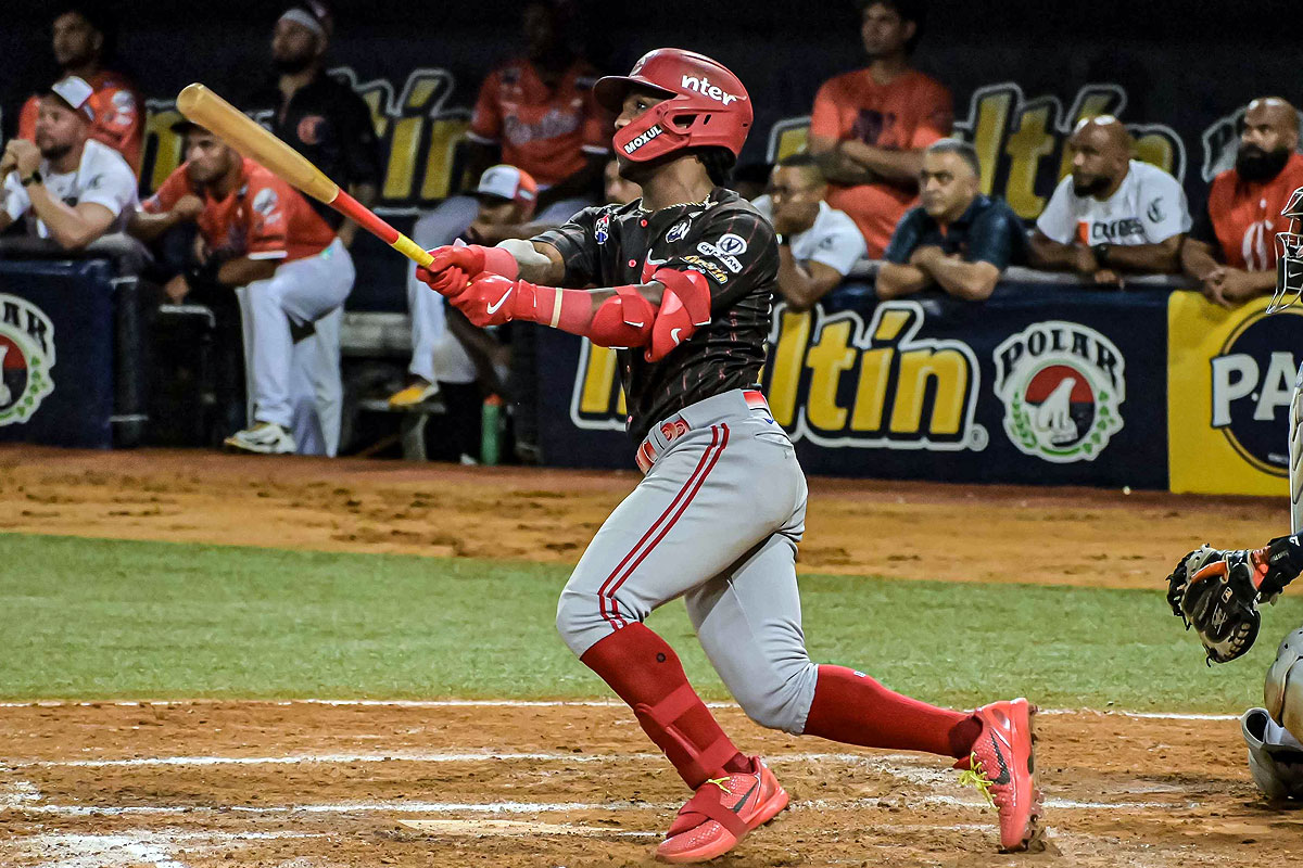 Jonrón de Luisangel Acuña en el noveno puso al Cardenales en el segundo lugar