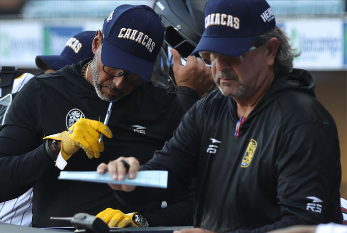 Leones anunció el despido de dos miembros del cuerpo técnico