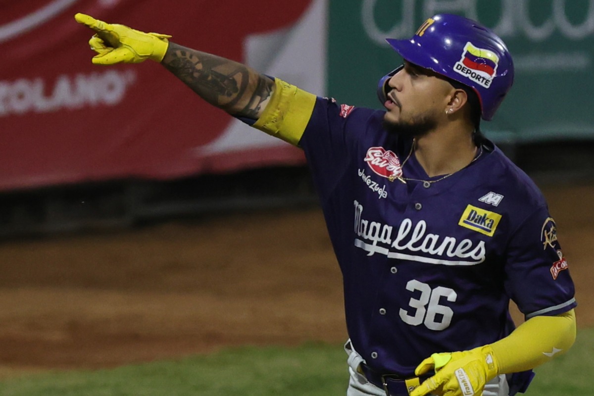 Magallanes vapuleó a Tiburones y aseguró jugar postemporada