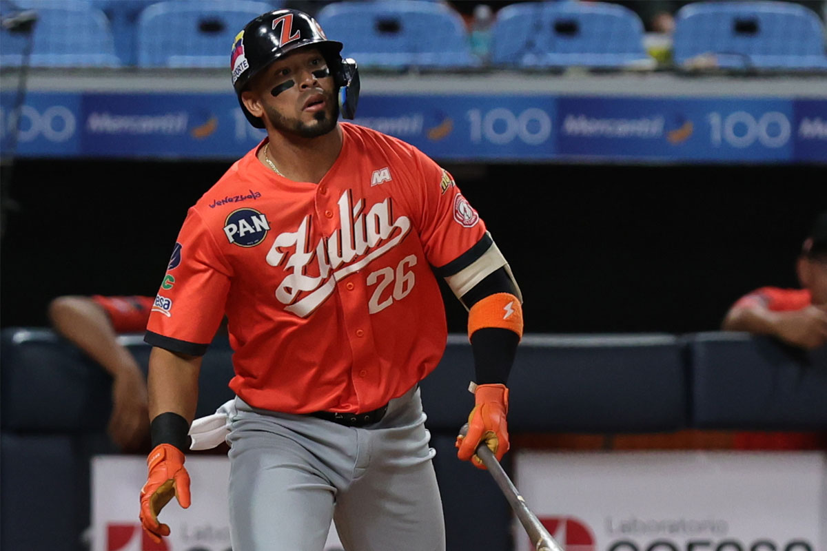 Águilas rompió cadena de derrotas con remontada ante Tiburones