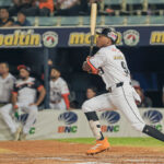 Renato Núñez celebró su paternidad con tres jonrones en triunfo de Magallanes ante Cardenales
