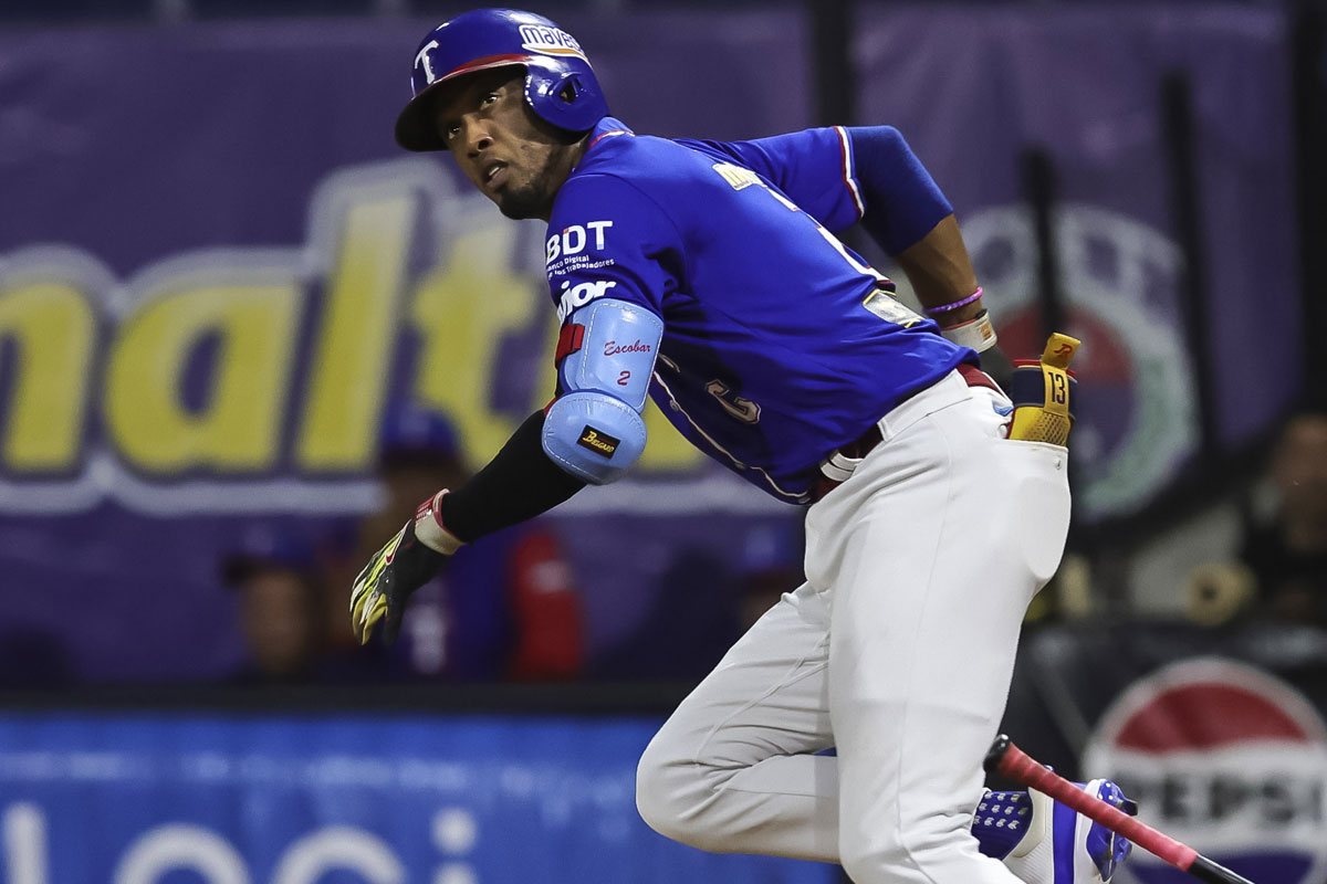 Tiburones vino de atrás para derrotar a Caribes y empata el cuarto lugar