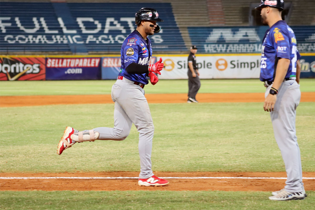 Tigres se aferró a la vida con un triunfo ante las Águilas