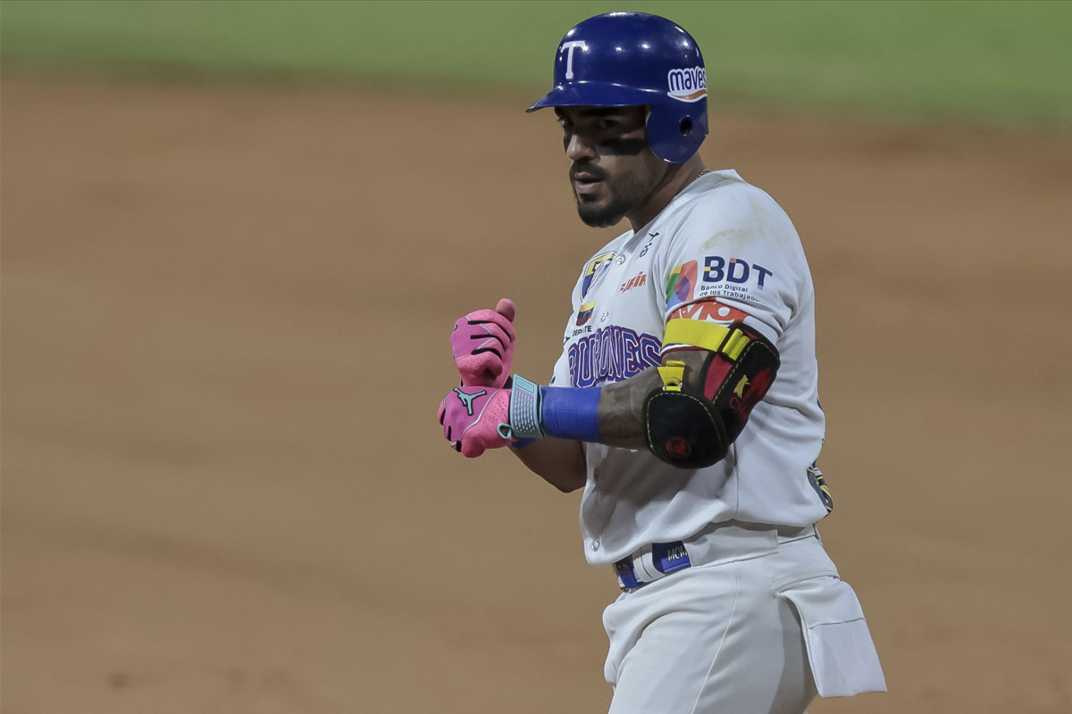 Juniel Querecuto comandó la paliza de Tiburones sobre Tigres