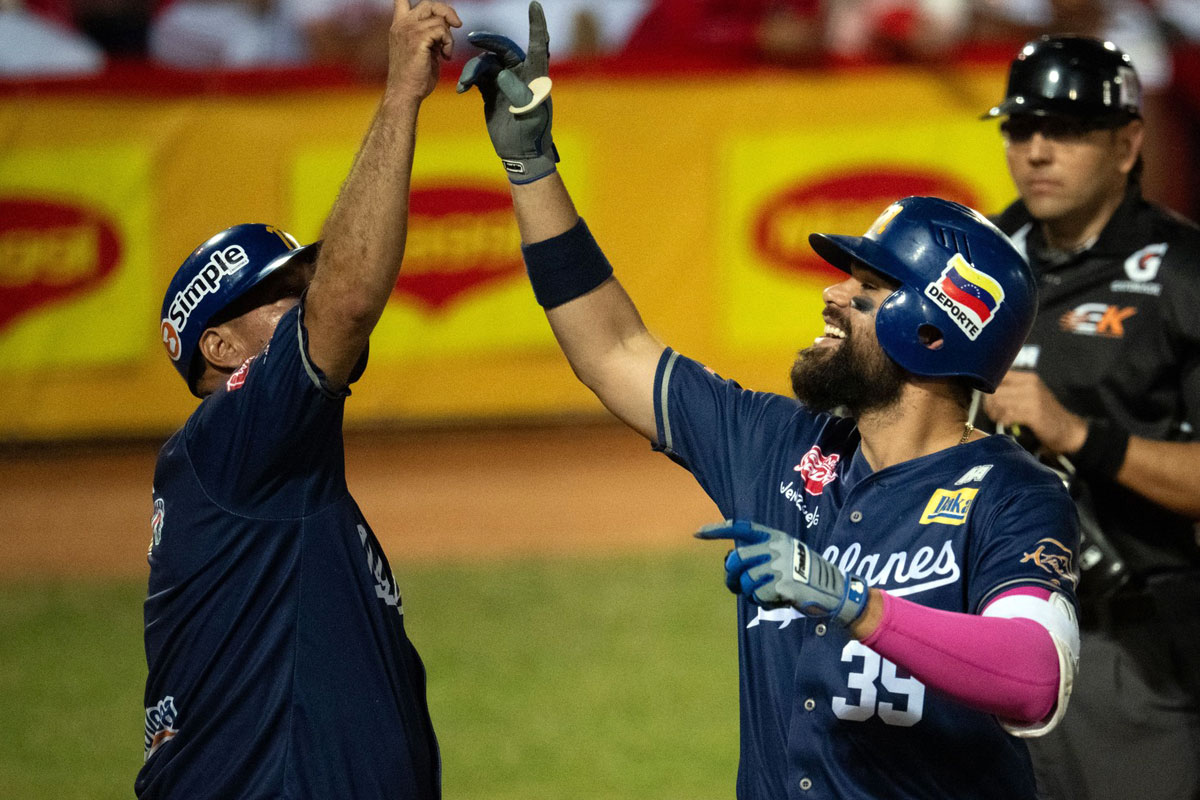 Renato Núñez celebró su paternidad con tres jonrones en triunfo de Magallanes ante Cardenales