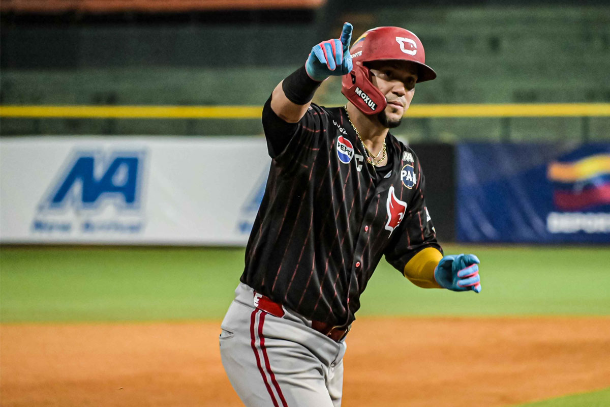 Cardenales con ataque de 19 hits completó barrida sobre Caribes