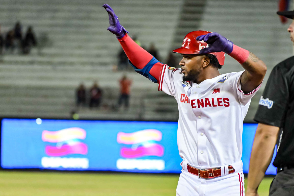 Sencillo remolcador de Yonny Hernández dejó al Cardenales solo en el segundo lugar