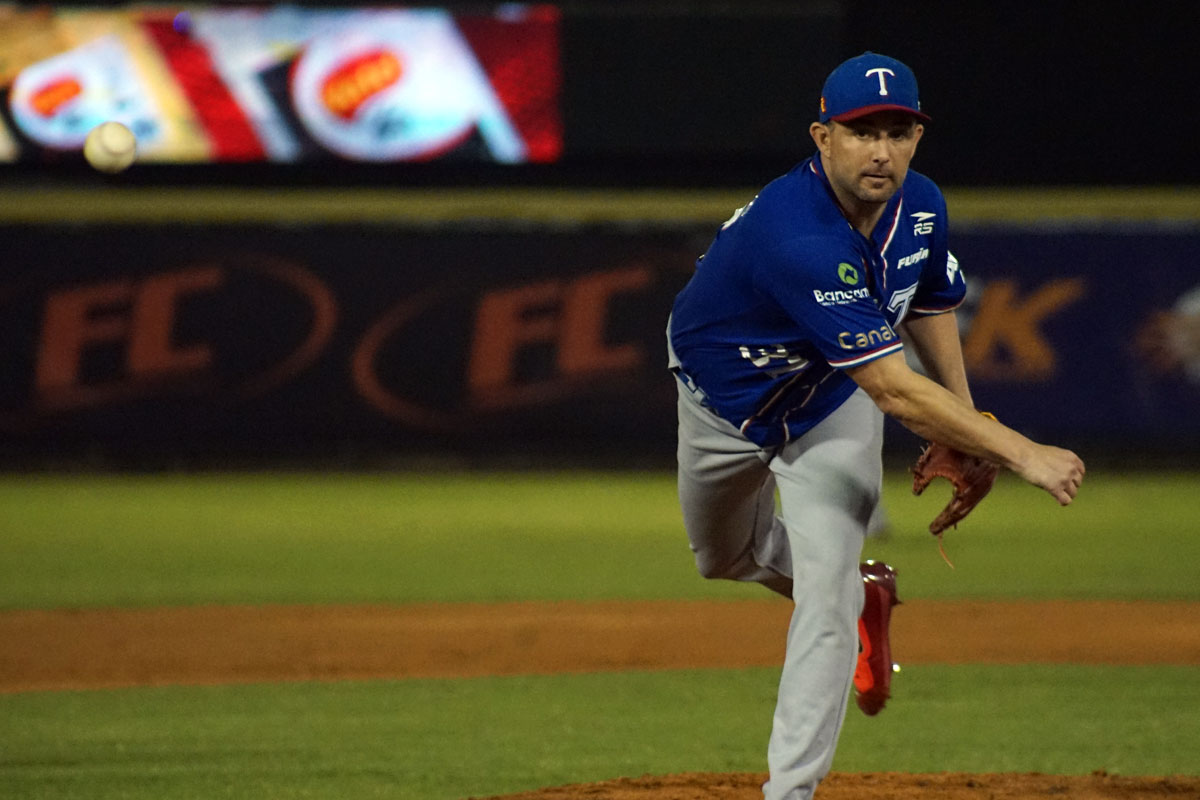 Zac Grotz silenció a Magallanes y Tiburones escaló