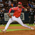 Carlos Mendoza se divierte mientras rinde para Caribes