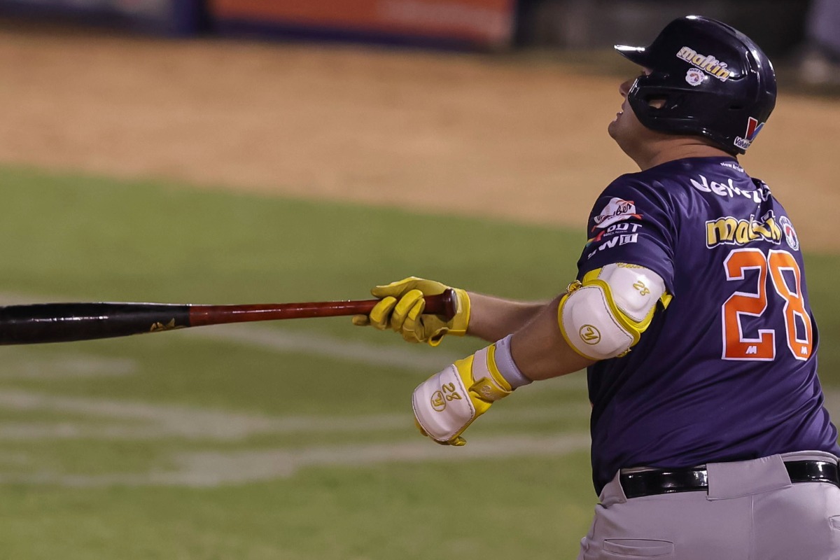 Caribes descargó 17 inatrapables para vencer a Bravos y subir a la punta