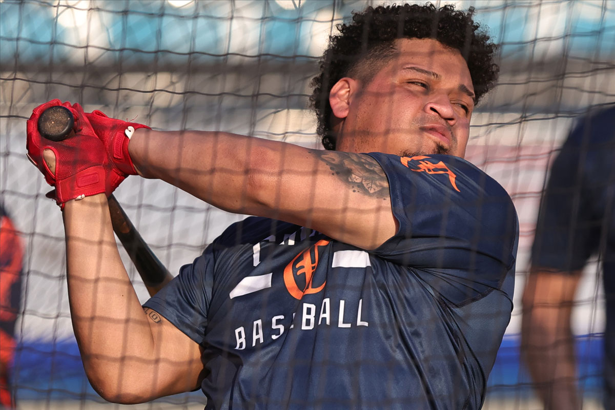 Aldrem Corredor trabaja para ayudar a Caribes a ganar el título